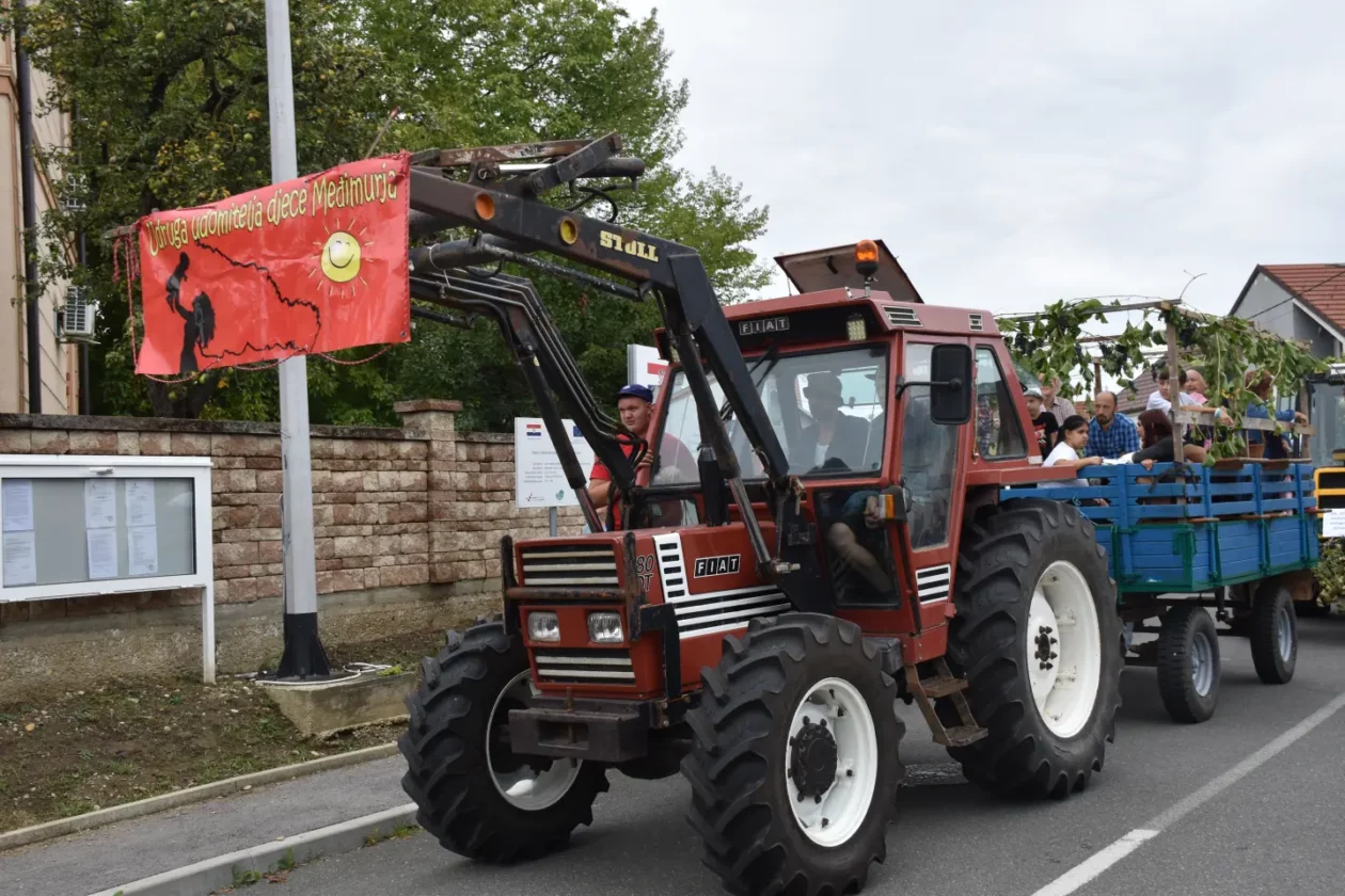 Mursko Središće, Berba grožđa, povorka (55)