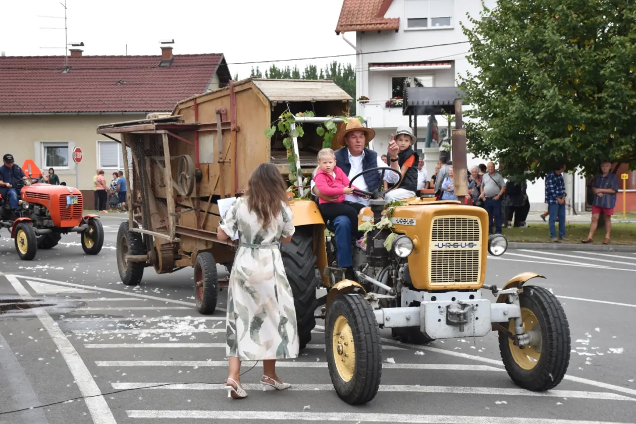 Mursko Središće, Berba grožđa, povorka (83)