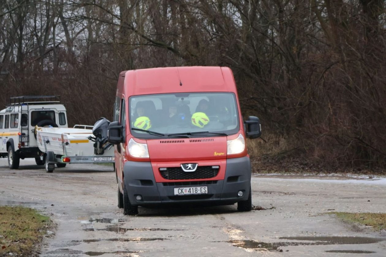 NADA NE PRESTAJE Prijatelji pomažu policiji, vatrogascima i HGSS-u u traženju Josipa Špoljara (10)