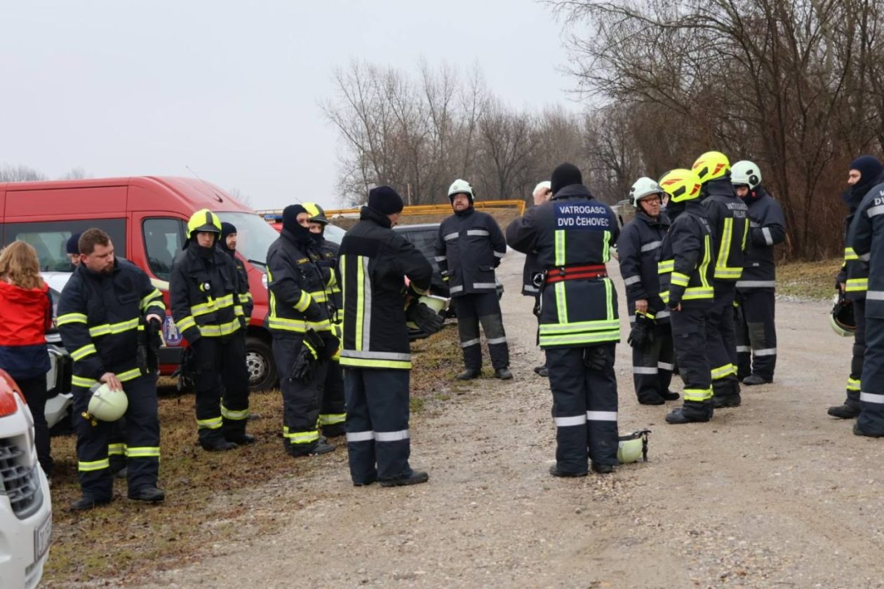 NADA NE PRESTAJE Prijatelji pomažu policiji, vatrogascima i HGSS-u u traženju Josipa Špoljara (16)