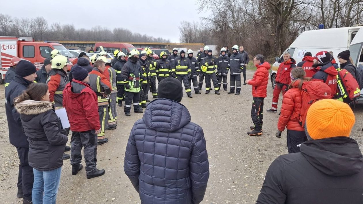 NADA NE PRESTAJE Prijatelji pomažu policiji, vatrogascima i HGSS-u u traženju Josipa Špoljara (19)
