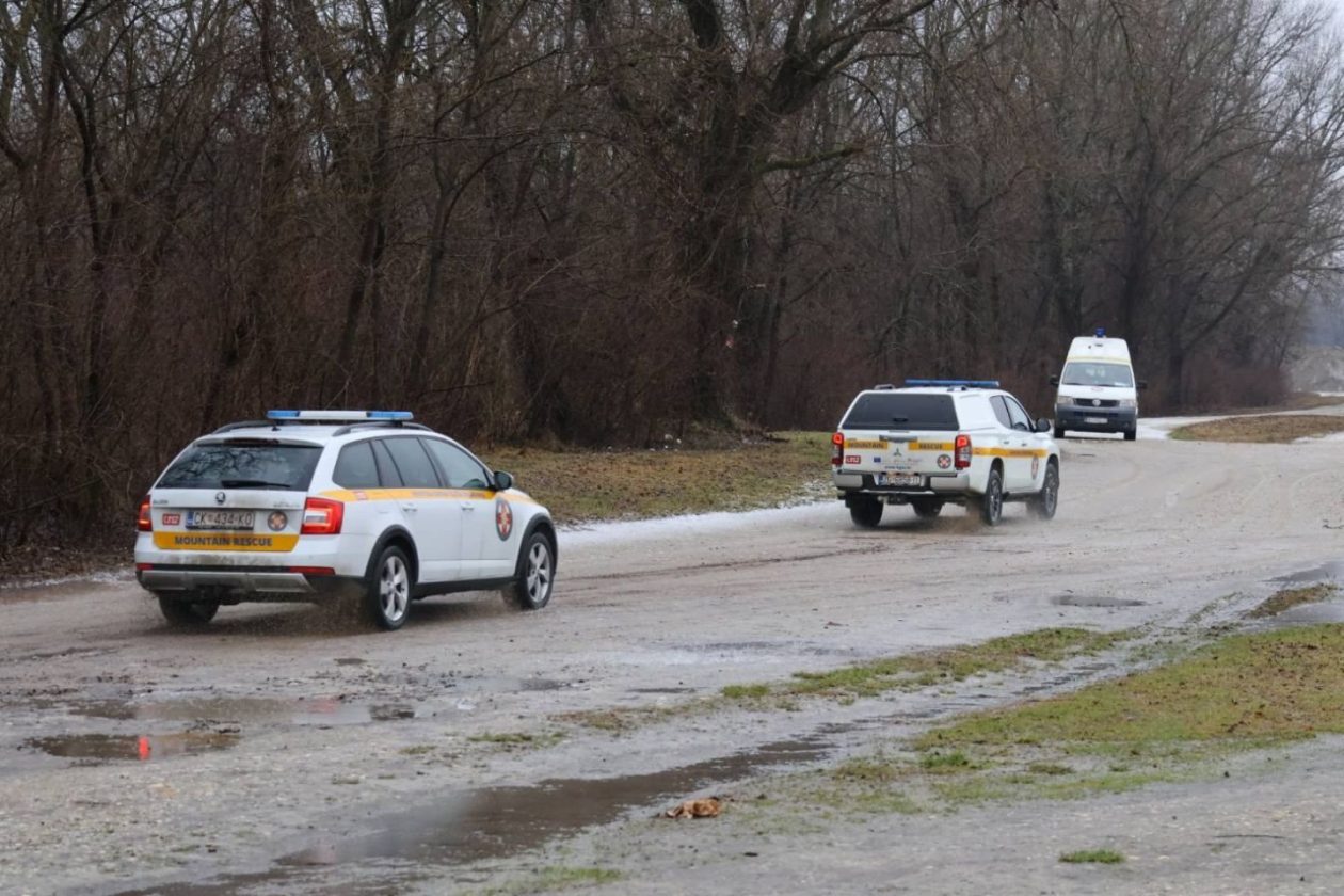 NADA NE PRESTAJE Prijatelji pomažu policiji, vatrogascima i HGSS-u u traženju Josipa Špoljara (2)