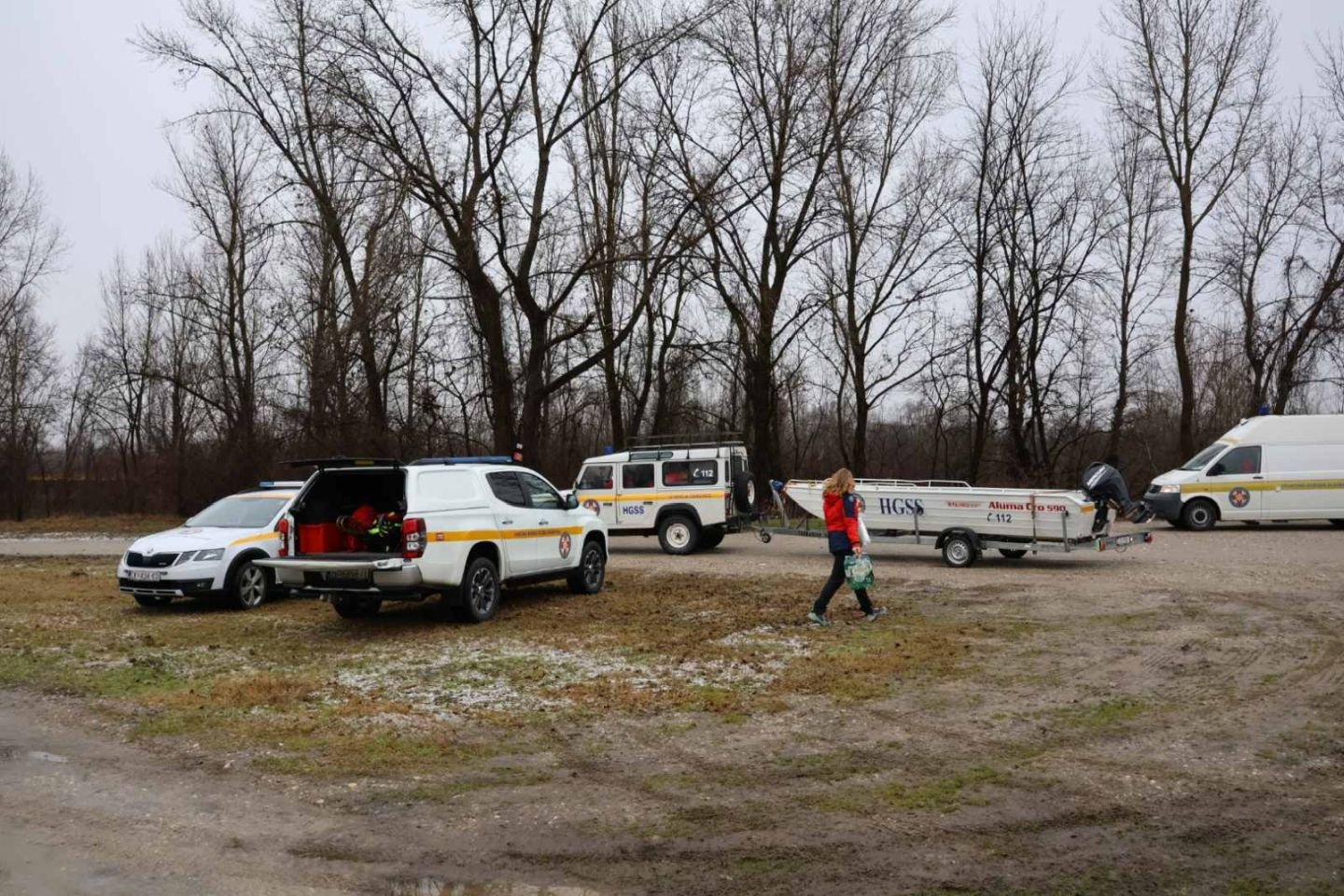NADA NE PRESTAJE Prijatelji pomažu policiji, vatrogascima i HGSS-u u traženju Josipa Špoljara (5) NADA NE PRESTAJE Prijatelji pomažu policiji, vatrogascima i HGSS-u u traženju Josipa Špoljara (5)
