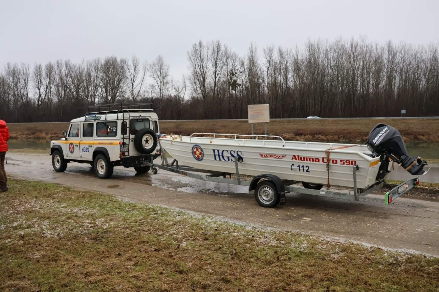 NADA NE PRESTAJE Prijatelji pomažu policiji, vatrogascima i HGSS-u u traženju Josipa Špoljara (6) NADA NE PRESTAJE Prijatelji pomažu policiji, vatrogascima i HGSS-u u traženju Josipa Špoljara (6)