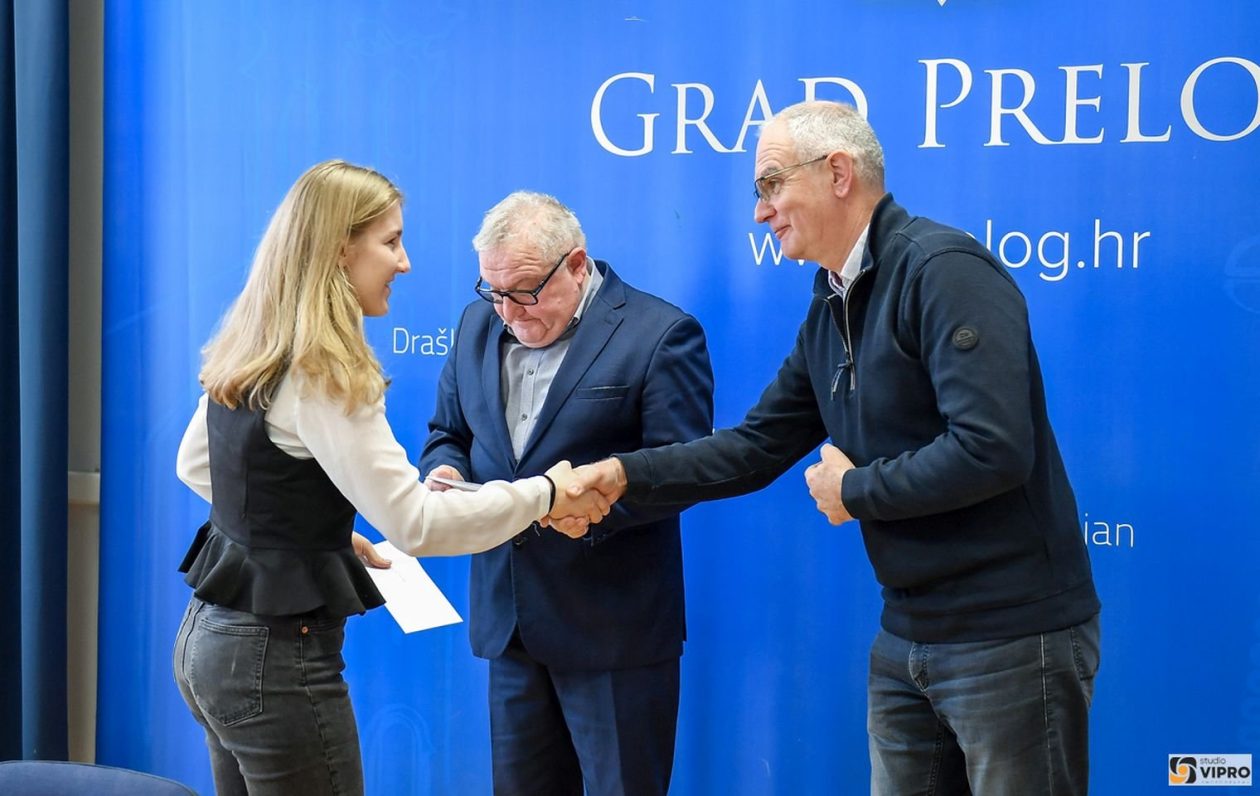 NAGRADE NAJBOLJIMA Grad Prelog nagradio uspješne učenike i studente (11) NAGRADE NAJBOLJIMA Grad Prelog nagradio uspješne učenike i studente (11)