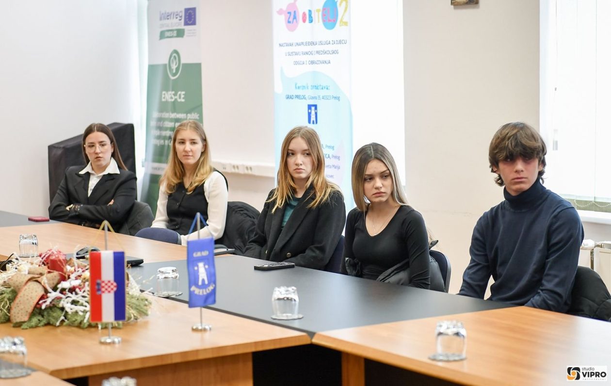 NAGRADE NAJBOLJIMA Grad Prelog nagradio uspješne učenike i studente (5) NAGRADE NAJBOLJIMA Grad Prelog nagradio uspješne učenike i studente (5)