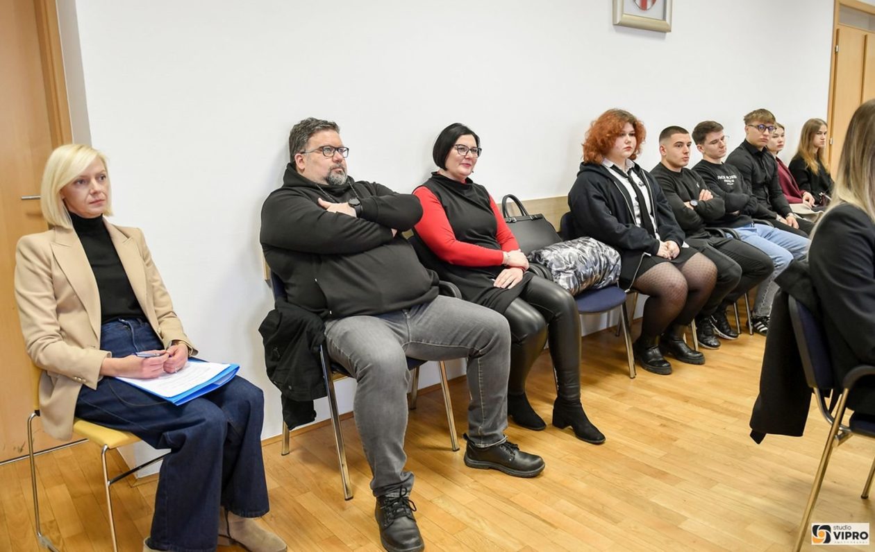 NAGRADE NAJBOLJIMA Grad Prelog nagradio uspješne učenike i studente (6) NAGRADE NAJBOLJIMA Grad Prelog nagradio uspješne učenike i studente (6)