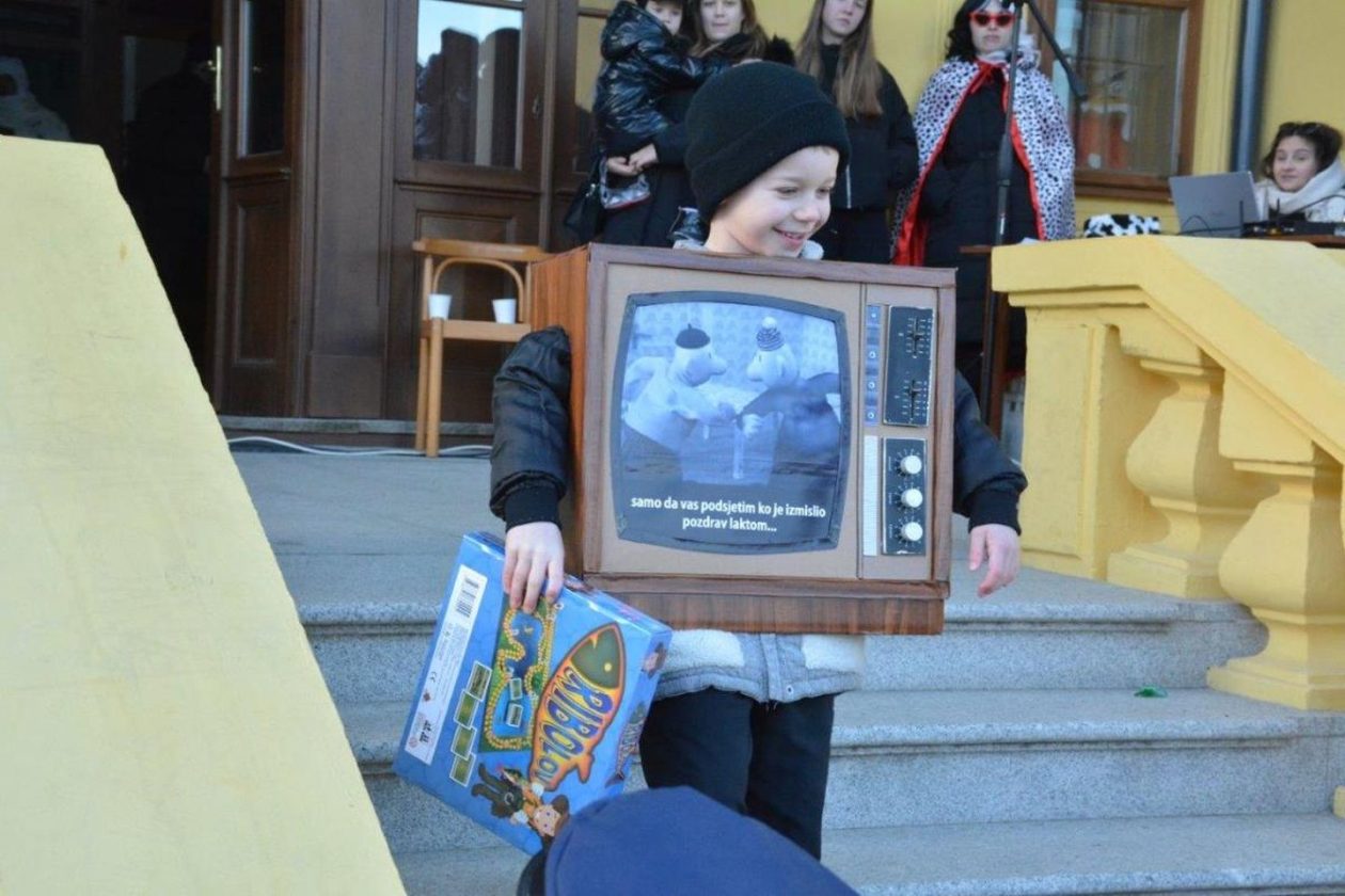NAJBOLJA MASKA Mali Liam Žinić osvojio titulu na dobravskom fašenjku (8) NAJBOLJA MASKA Mali Liam Žinić osvojio titulu na dobravskom fašenjku (8)