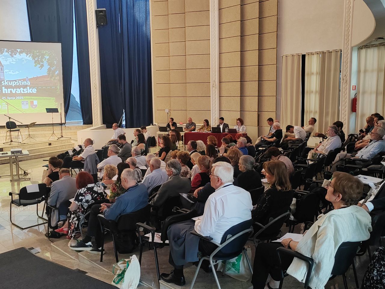 NAJMLAĐI ČLAN Zoran Turk ušao u Glavni odbor Matice s rekordnim brojem glasova (5) NAJMLAĐI ČLAN Zoran Turk ušao u Glavni odbor Matice s rekordnim brojem glasova (5)