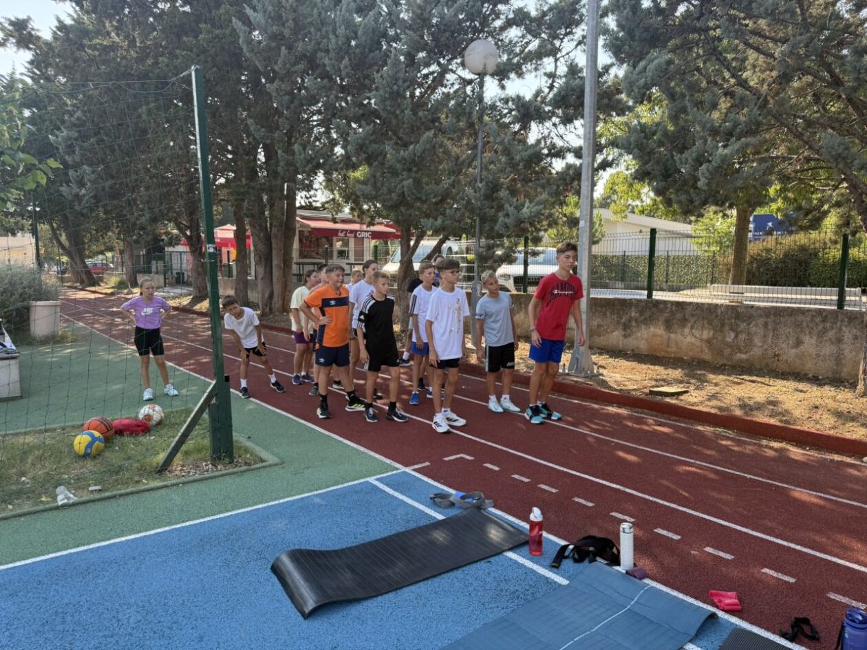 NAŠI PLIVAČI Članovi ČPK-a proveli nezaboravan tjedan priprema i ljetovanja u Zadru (15)