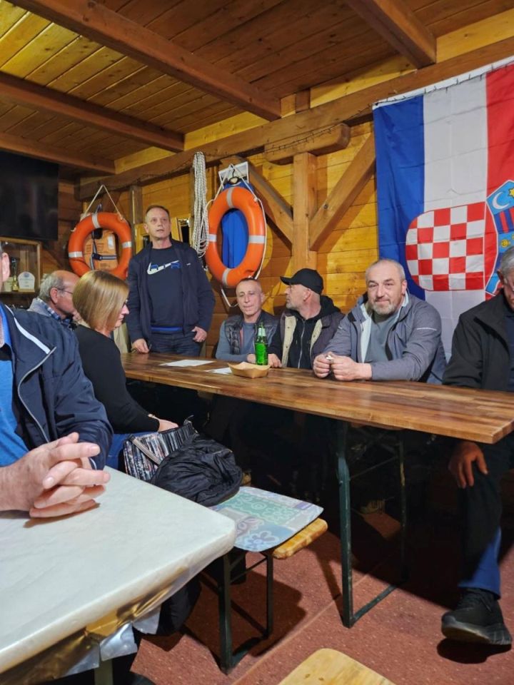 NAUTIČKI KLUB FLJOJSAR Darko Punčikar izabran za predsjednika na izbornoj skupštini (1) NAUTIČKI KLUB FLJOJSAR Darko Punčikar izabran za predsjednika na izbornoj skupštini (1)