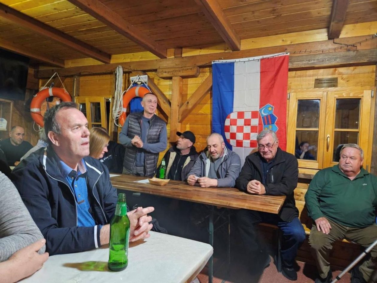 NAUTIČKI KLUB FLJOJSAR Darko Punčikar izabran za predsjednika na izbornoj skupštini (2) NAUTIČKI KLUB FLJOJSAR Darko Punčikar izabran za predsjednika na izbornoj skupštini (2)