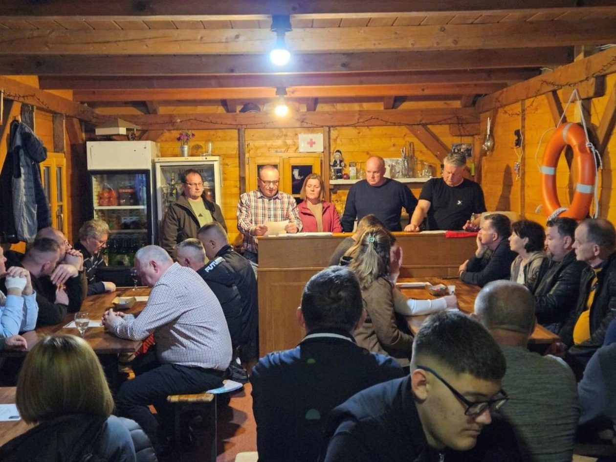 NAUTIČKI KLUB FLJOJSAR Darko Punčikar izabran za predsjednika na izbornoj skupštini (6) NAUTIČKI KLUB FLJOJSAR Darko Punčikar izabran za predsjednika na izbornoj skupštini (6)