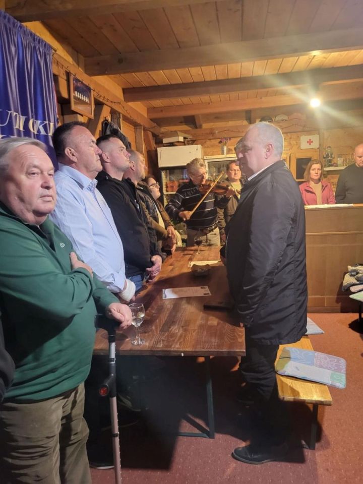 NAUTIČKI KLUB FLJOJSAR Darko Punčikar izabran za predsjednika na izbornoj skupštini (8) NAUTIČKI KLUB FLJOJSAR Darko Punčikar izabran za predsjednika na izbornoj skupštini (8)