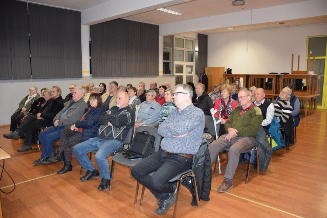 NEĆU BITI ŽRTVA U PROMETU Policija educirala umirovljenike u Svetom Jurju na Bregu (2)