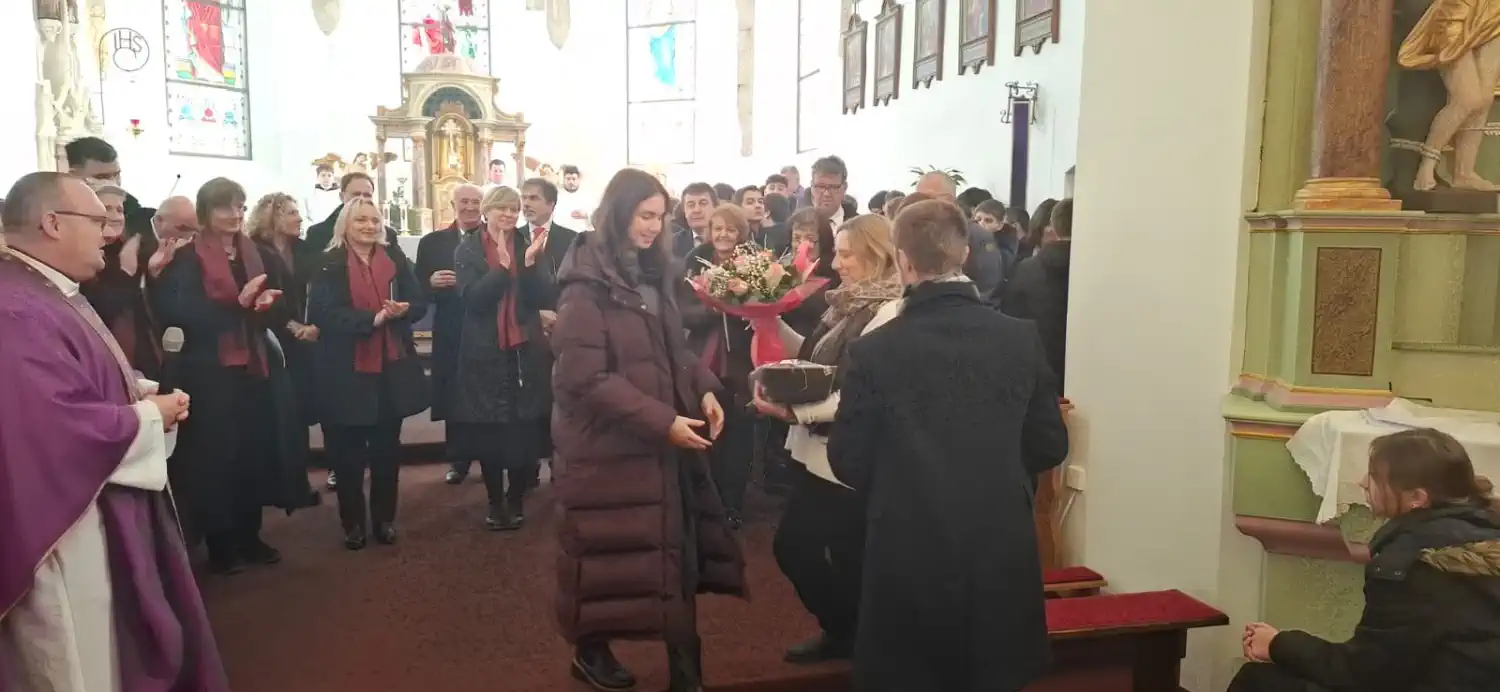 NEDELIŠĆE Biskup Mrzljak i ‘Zagrebački pjevači liječnici’ uveličali svečanost predstavljanja krizmanika (1)