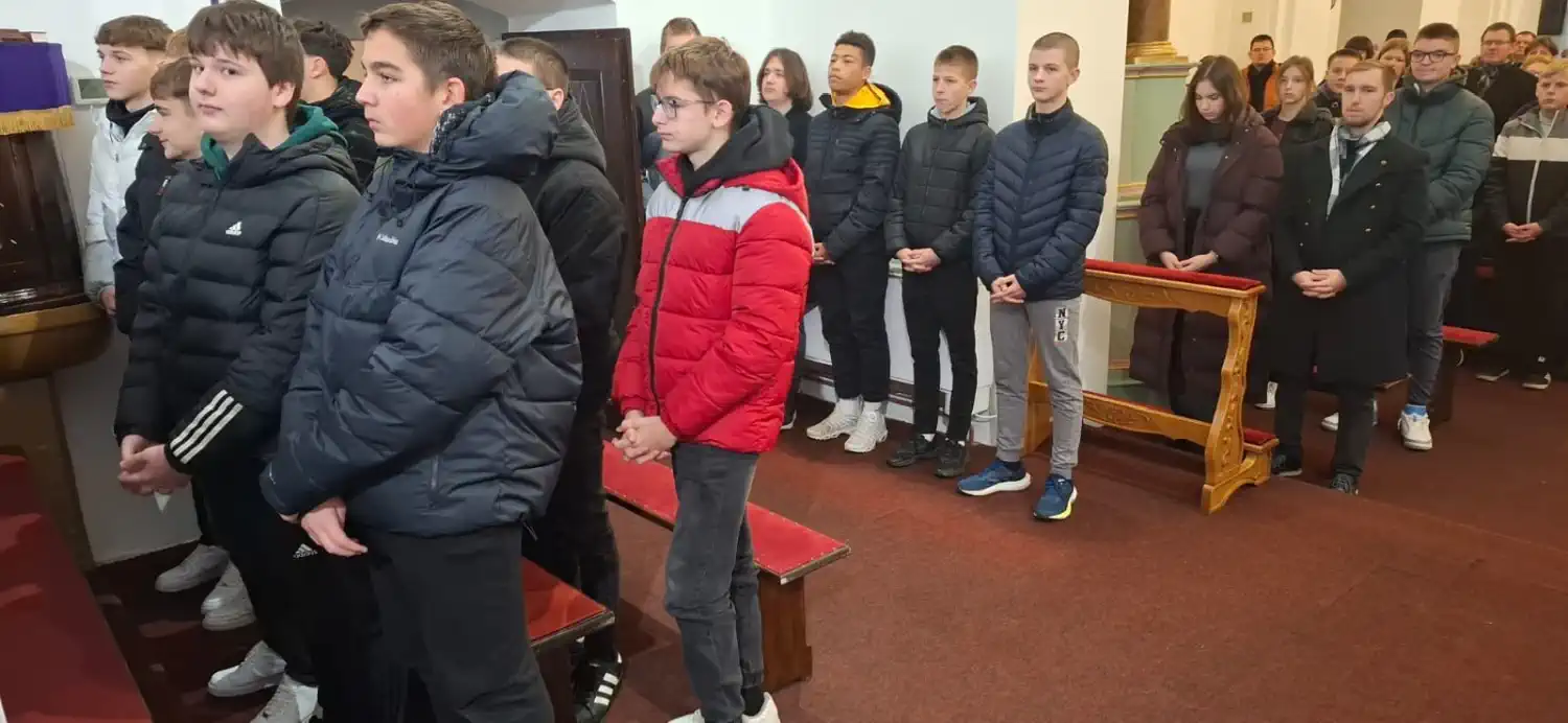 NEDELIŠĆE Biskup Mrzljak i ‘Zagrebački pjevači liječnici’ uveličali svečanost predstavljanja krizmanika (5)