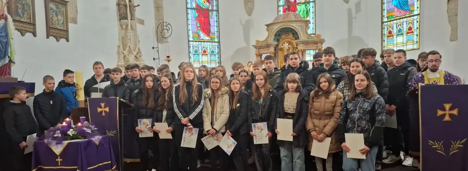 NEDELIŠĆE Biskup Mrzljak i ‘Zagrebački pjevači liječnici’ uveličali svečanost predstavljanja krizmanika (6)