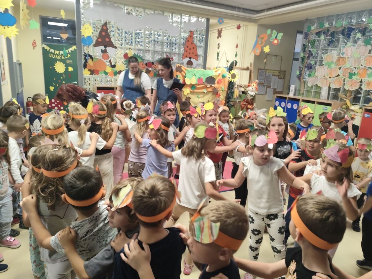 NEDELIŠĆE Jesen stigla u vrtić Zvončić i Lastavicu – djeca uživala u predstavi i igri (5)