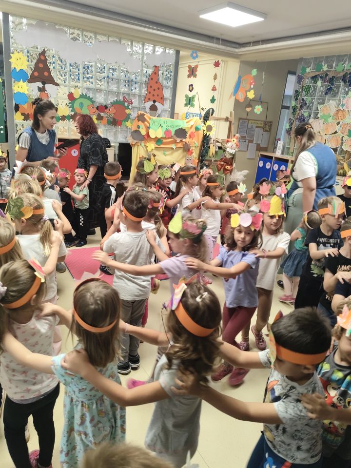 NEDELIŠĆE Jesen stigla u vrtić Zvončić i Lastavicu – djeca uživala u predstavi i igri (6)