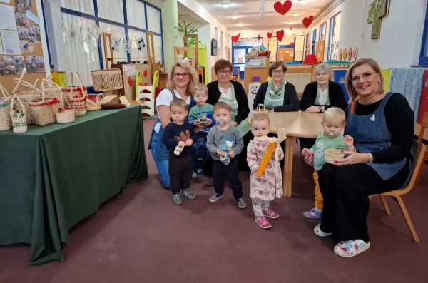 NEDELIŠĆE Mladi čuvari tradicije Djeca iz vrtića Cipelica učila staru vještinu pletenja cekera (6)