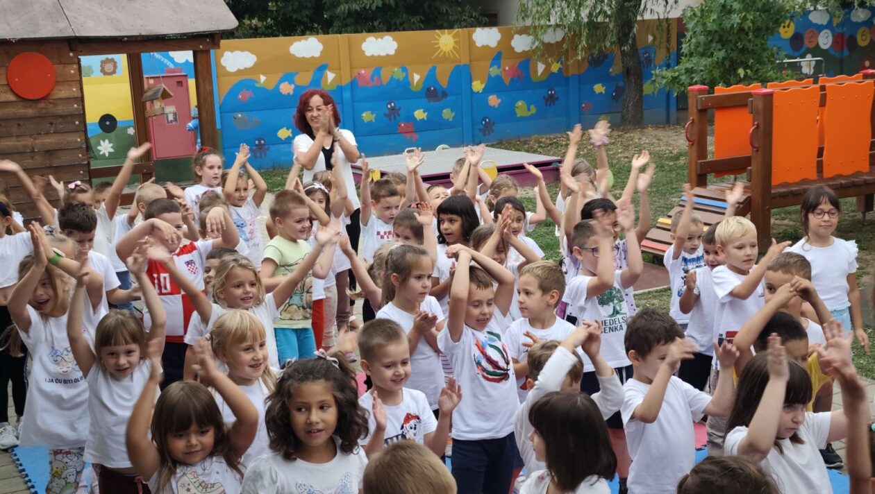 NEDELIŠĆE Olimpijski dan u Zvončiću Mališani u bijelim majicama slavili sport i igru (1) NEDELIŠĆE Olimpijski dan u Zvončiću Mališani u bijelim majicama slavili sport i igru (1)