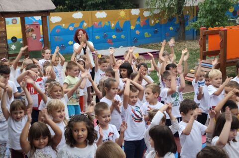 NEDELIŠĆE Olimpijski dan u Zvončiću Mališani u bijelim majicama slavili sport i igru (1) NEDELIŠĆE Olimpijski dan u Zvončiću Mališani u bijelim majicama slavili sport i igru (1)