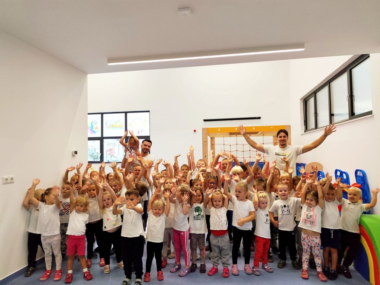 NEDELIŠĆE Olimpijski dan u Zvončiću Mališani u bijelim majicama slavili sport i igru (3) NEDELIŠĆE Olimpijski dan u Zvončiću Mališani u bijelim majicama slavili sport i igru (3)