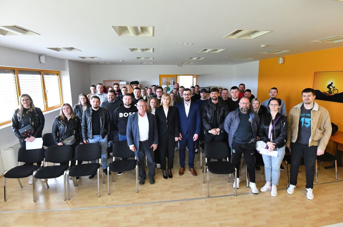 NEDELIŠĆE Svečano potpisani prvi ugovori o sufinanciranju kamata za stambene kredite (1)