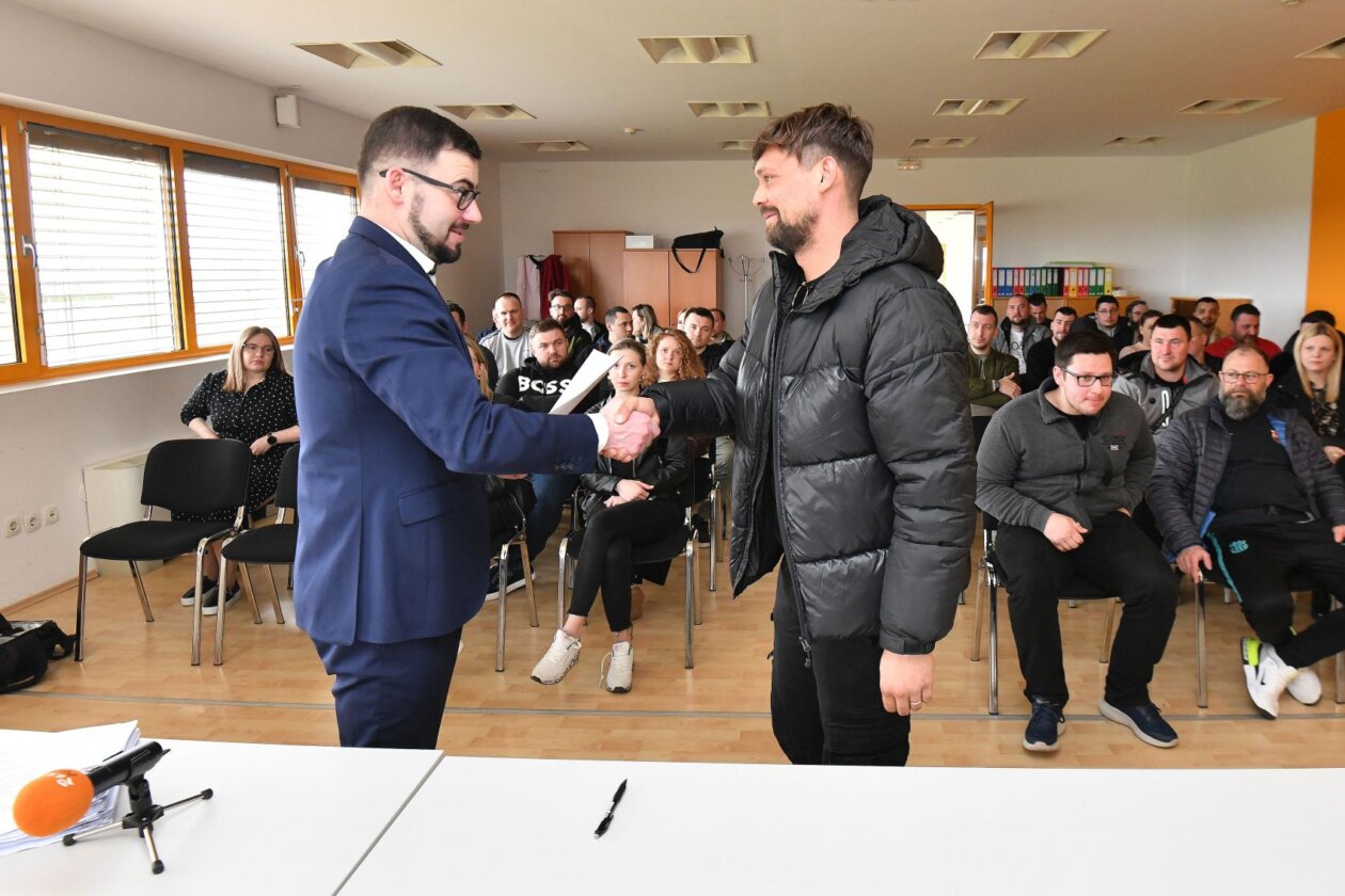 NEDELIŠĆE Svečano potpisani prvi ugovori o sufinanciranju kamata za stambene kredite (7)