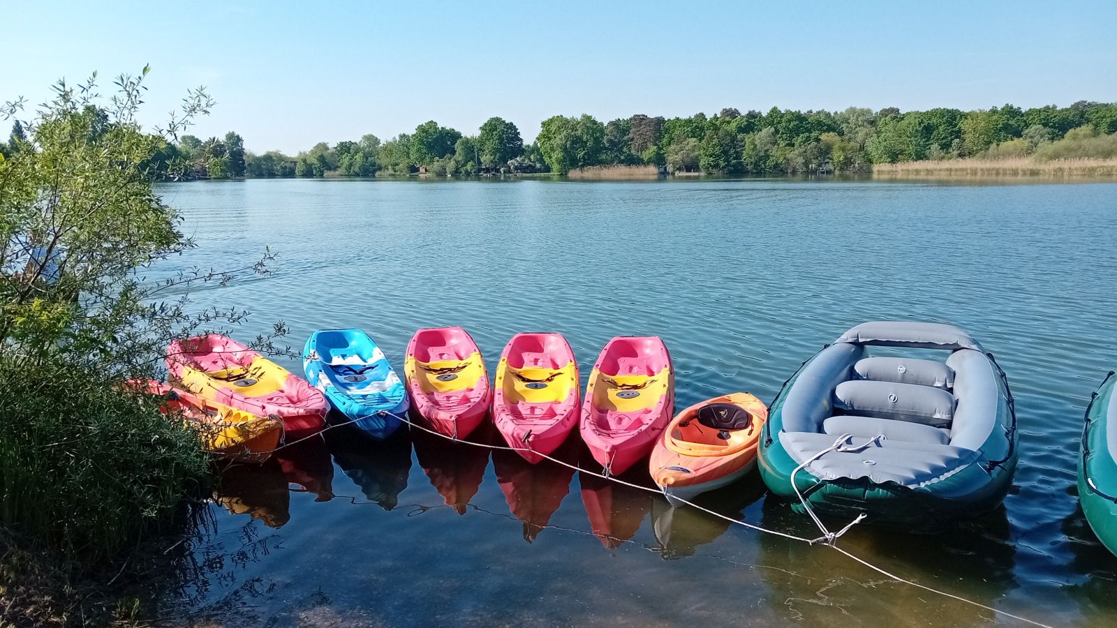 NEDELIŠĆE Veslajući u Praznik rada Kajaci i čamci na jezeru Kuršanec (1) NEDELIŠĆE Veslajući u Praznik rada Kajaci i čamci na jezeru Kuršanec (1)