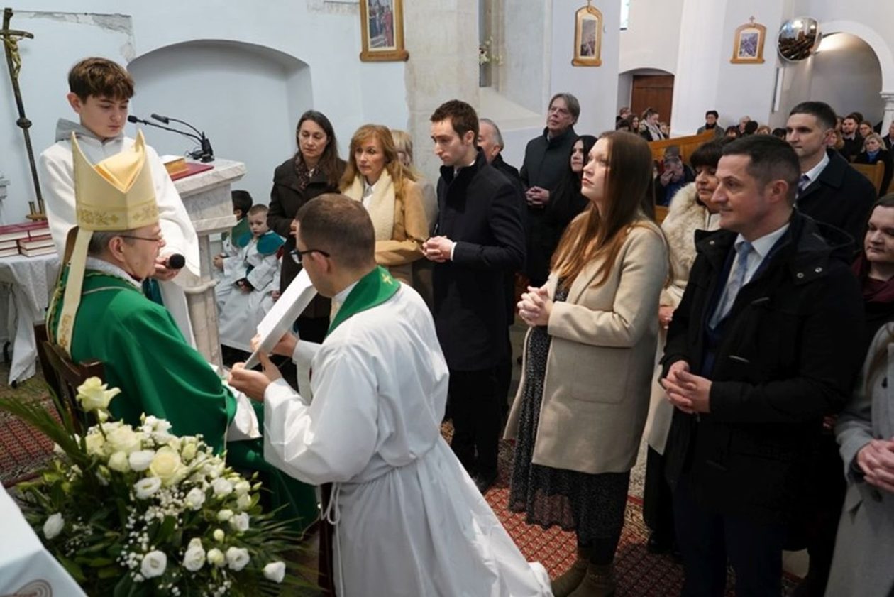 NEDJELJA BOŽJE RIJEČI Devetnaest čitača postavljeno u službu lektora u Sv. Martinu na Muri (15)