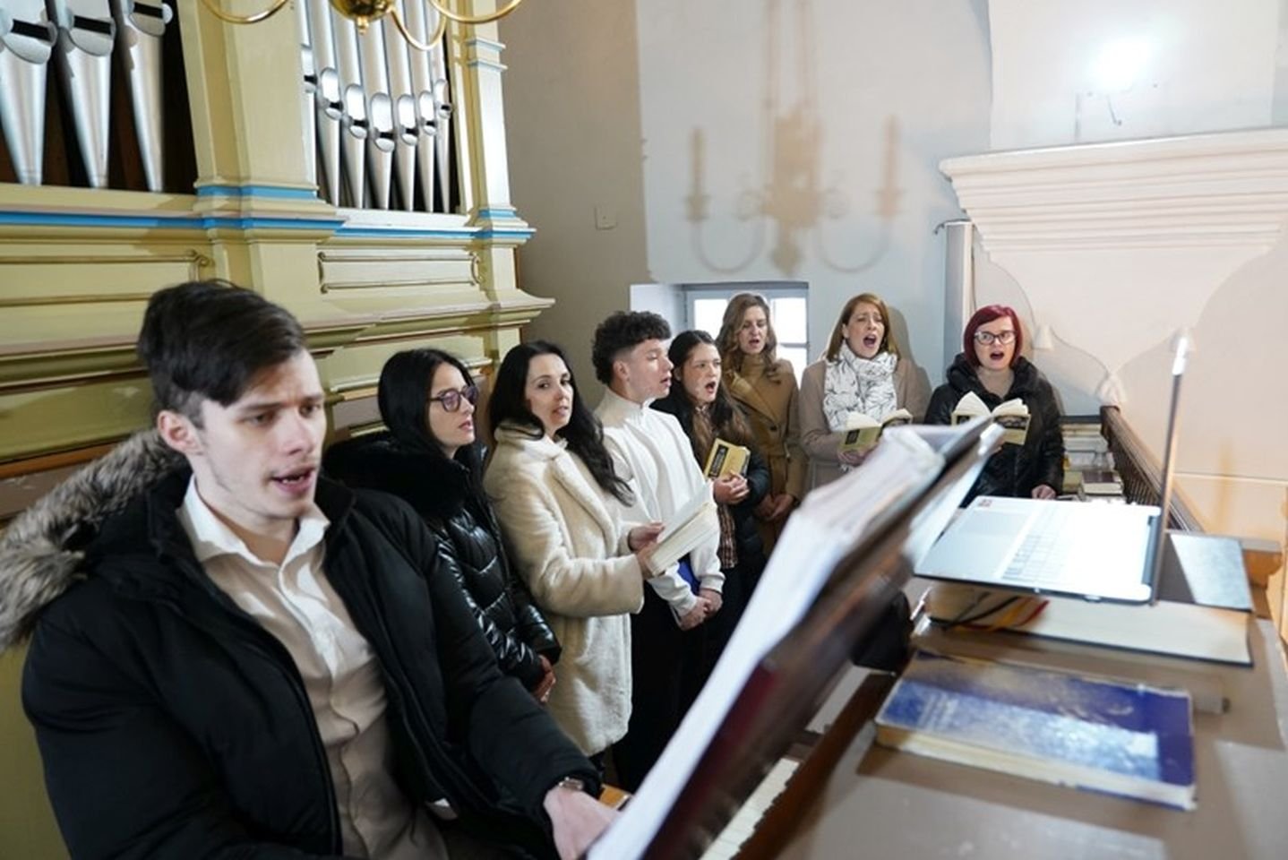 NEDJELJA BOŽJE RIJEČI Devetnaest čitača postavljeno u službu lektora u Sv. Martinu na Muri (16) NEDJELJA BOŽJE RIJEČI Devetnaest čitača postavljeno u službu lektora u Sv. Martinu na Muri (16)