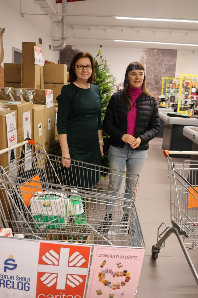 NEKA BOŽIĆ BUDE SVIMA Učenici Srednje škole Prelog sudjelovali u plemenitoj humanitarnoj akciji (12) NEKA BOŽIĆ BUDE SVIMA Učenici Srednje škole Prelog sudjelovali u plemenitoj humanitarnoj akciji (12)