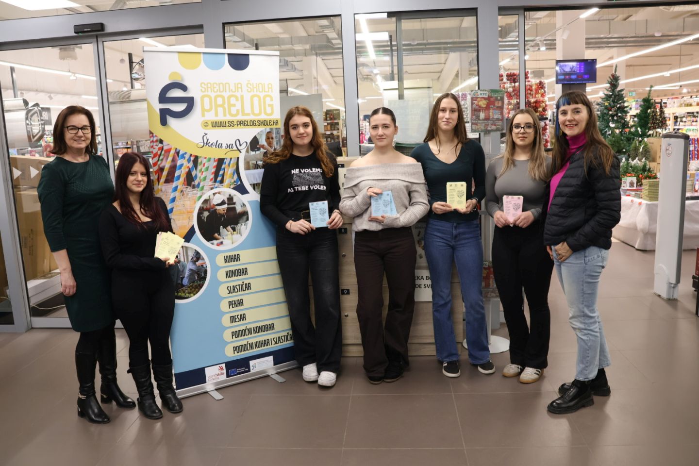 NEKA BOŽIĆ BUDE SVIMA Učenici Srednje škole Prelog sudjelovali u plemenitoj humanitarnoj akciji (3) NEKA BOŽIĆ BUDE SVIMA Učenici Srednje škole Prelog sudjelovali u plemenitoj humanitarnoj akciji (3)
