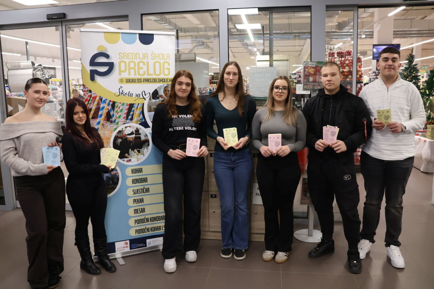 NEKA BOŽIĆ BUDE SVIMA Učenici Srednje škole Prelog sudjelovali u plemenitoj humanitarnoj akciji (5) NEKA BOŽIĆ BUDE SVIMA Učenici Srednje škole Prelog sudjelovali u plemenitoj humanitarnoj akciji (5)
