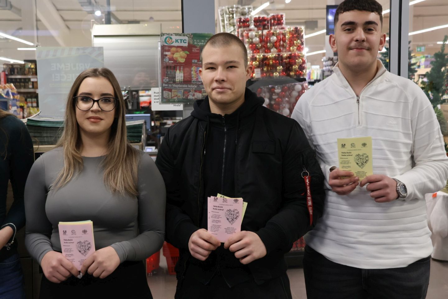 NEKA BOŽIĆ BUDE SVIMA Učenici Srednje škole Prelog sudjelovali u plemenitoj humanitarnoj akciji (6) NEKA BOŽIĆ BUDE SVIMA Učenici Srednje škole Prelog sudjelovali u plemenitoj humanitarnoj akciji (6)