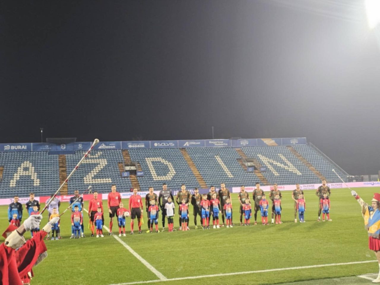 NEZABORAVAN DAN Djeca iz Škole nogometa Općine Mala Subotica na terenu Kupa (11)