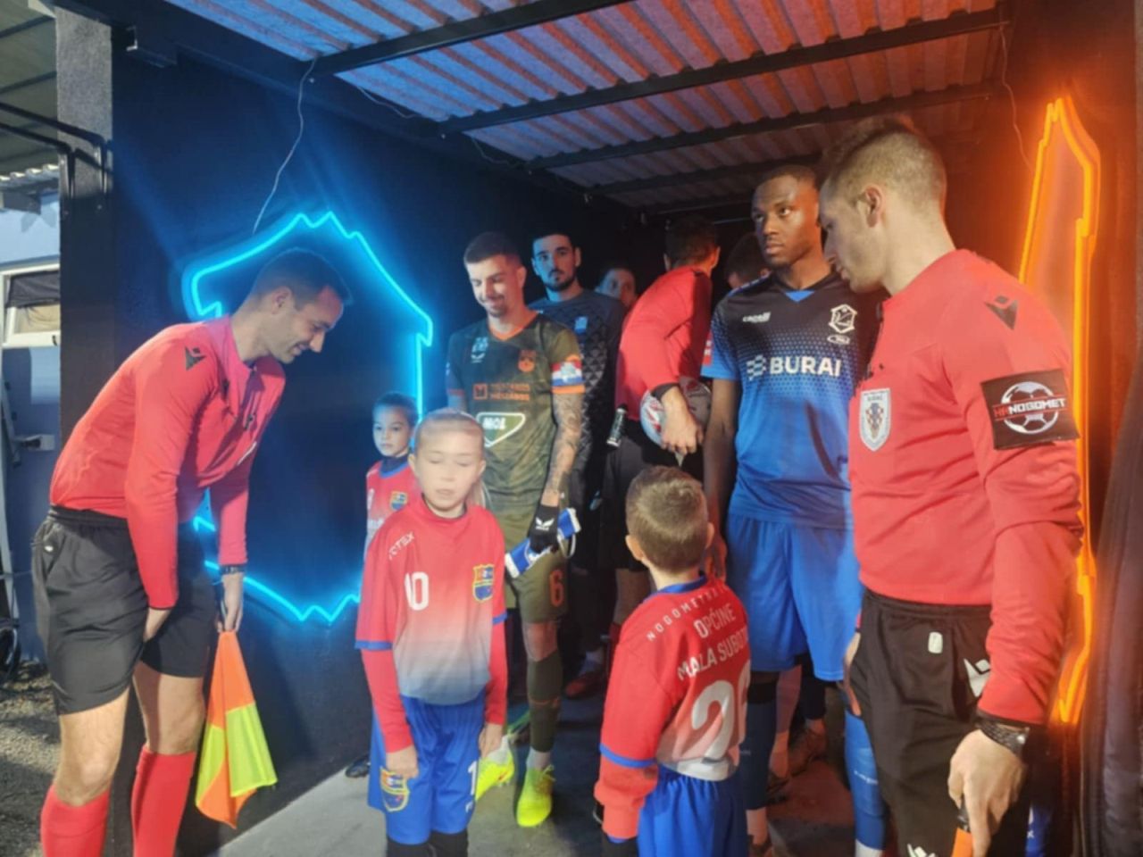 NEZABORAVAN DAN Djeca iz Škole nogometa Općine Mala Subotica na terenu Kupa (3)