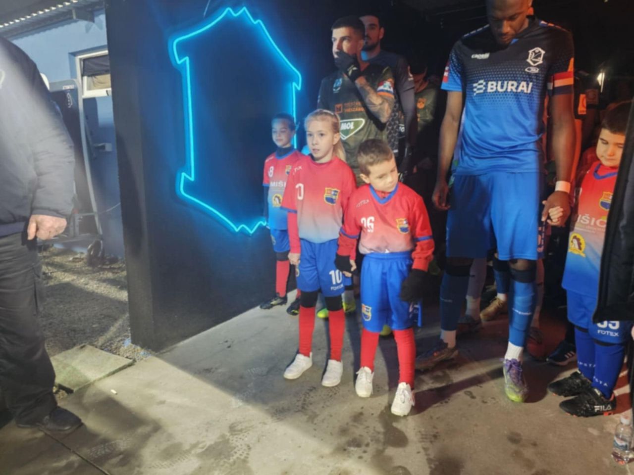 NEZABORAVAN DAN Djeca iz Škole nogometa Općine Mala Subotica na terenu Kupa (4)