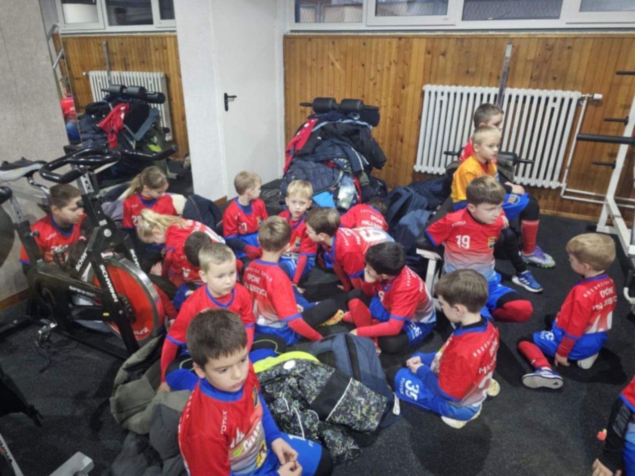 NEZABORAVAN DAN Djeca iz Škole nogometa Općine Mala Subotica na terenu Kupa (7)