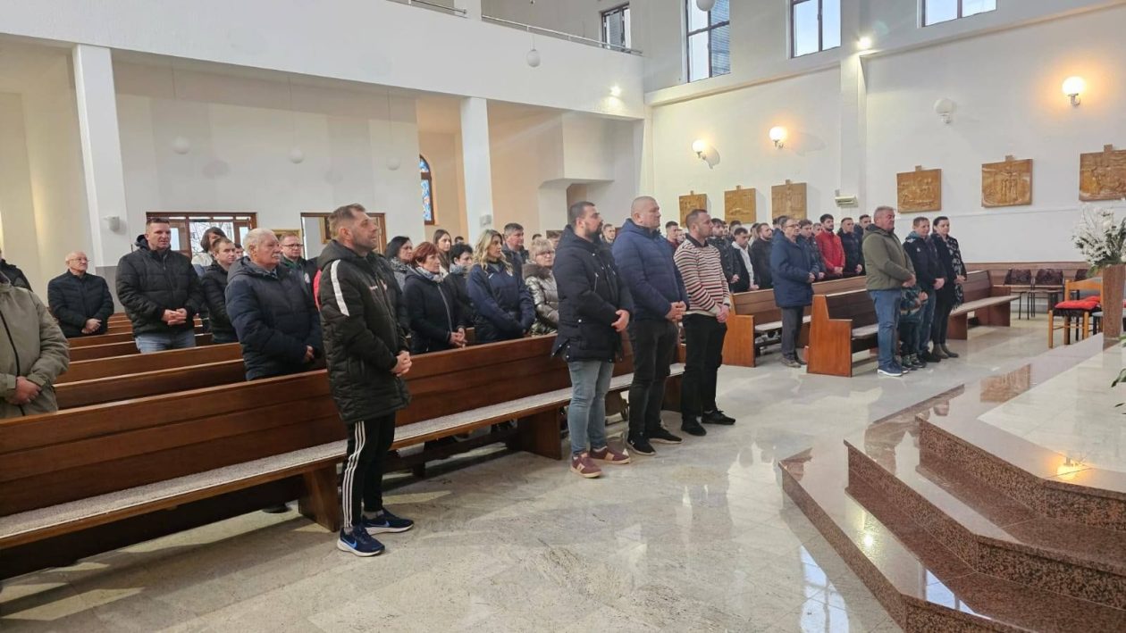NK BRATSTVO JUROVEC Prijateljska utakmica u čast Nikole Pokrivača završila pobjedom domaćina (5)