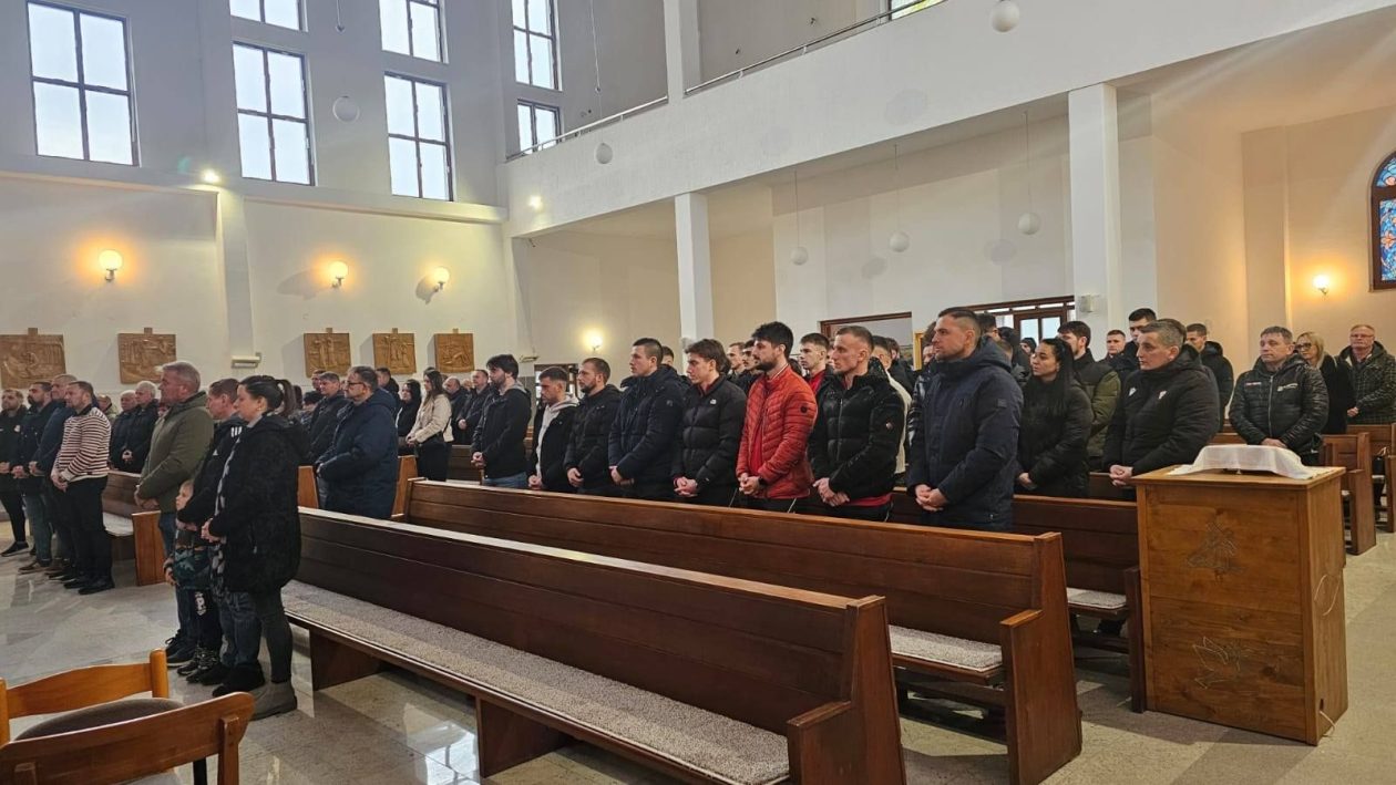 NK BRATSTVO JUROVEC Prijateljska utakmica u čast Nikole Pokrivača završila pobjedom domaćina (6)