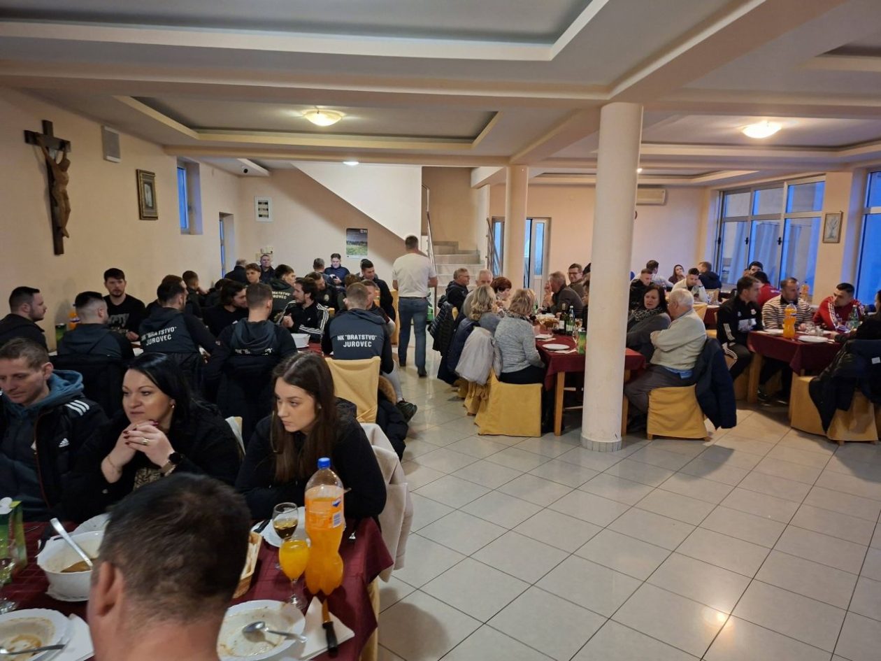 NK BRATSTVO JUROVEC Prijateljska utakmica u čast Nikole Pokrivača završila pobjedom domaćina (7)