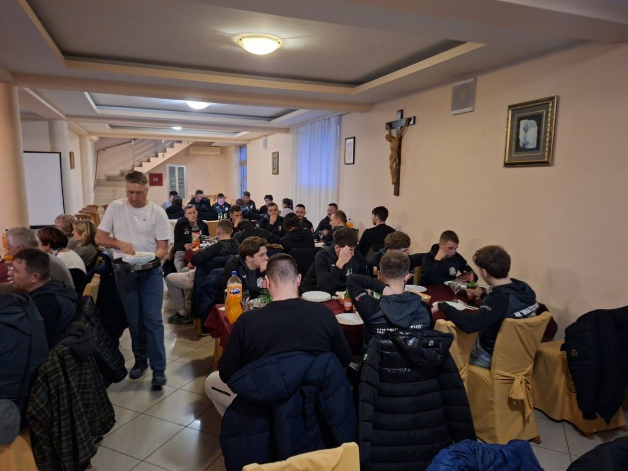 NK BRATSTVO JUROVEC Prijateljska utakmica u čast Nikole Pokrivača završila pobjedom domaćina (8)