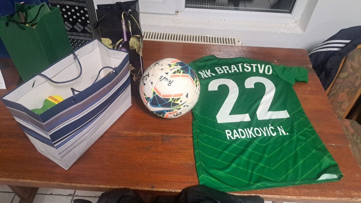NK BRATSTVO Jurovec emotivno ispratio svog dugogodišnjeg igrača i direktora Radikovića (3) NK BRATSTVO Jurovec emotivno ispratio svog dugogodišnjeg igrača i direktora Radikovića (3)