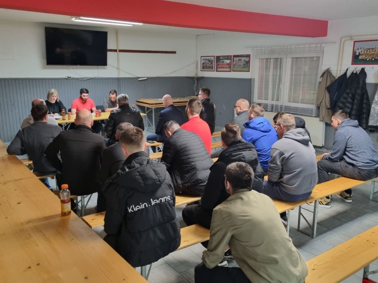 NK RADNIČKI GARDINOVEC Dominik Purić izabran za novog predsjednika kluba (4) NK RADNIČKI GARDINOVEC Dominik Purić izabran za novog predsjednika kluba (4)