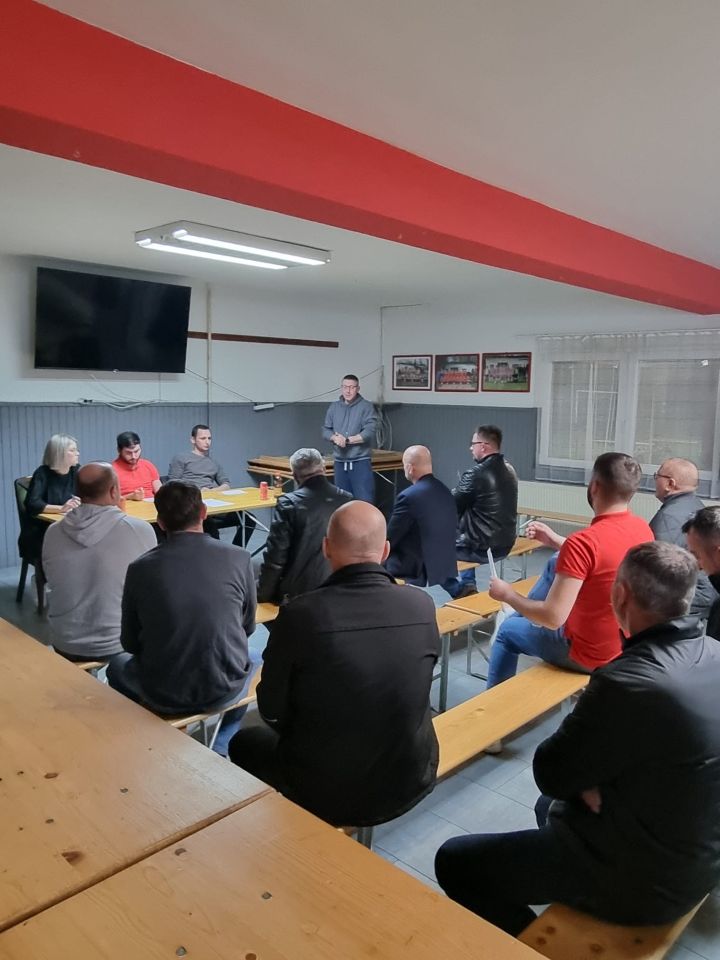 NK RADNIČKI GARDINOVEC Dominik Purić izabran za novog predsjednika kluba (5) NK RADNIČKI GARDINOVEC Dominik Purić izabran za novog predsjednika kluba (5)