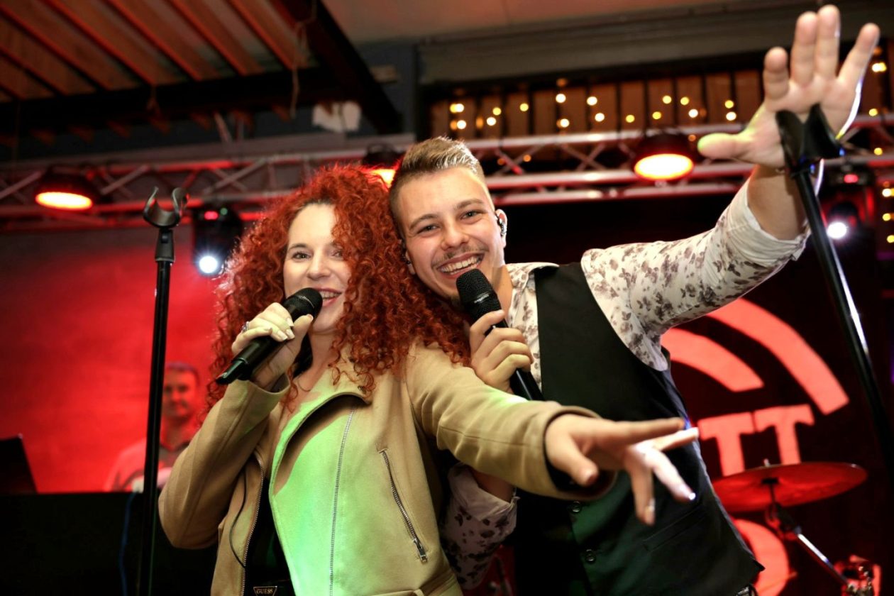 NOĆ PUNA HITOVA Privatt band držao ritam do kasno u noć (15)