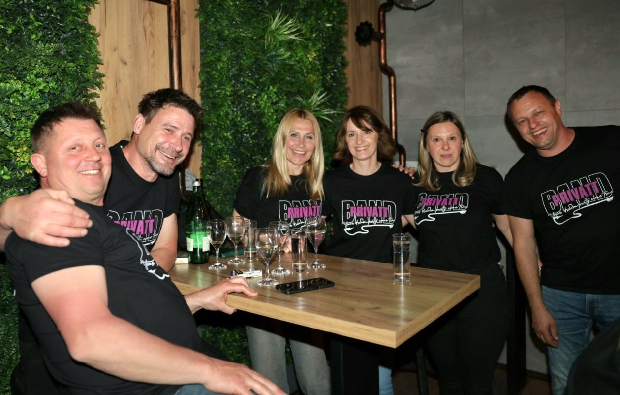 NOĆ PUNA HITOVA Privatt band držao ritam do kasno u noć (18)